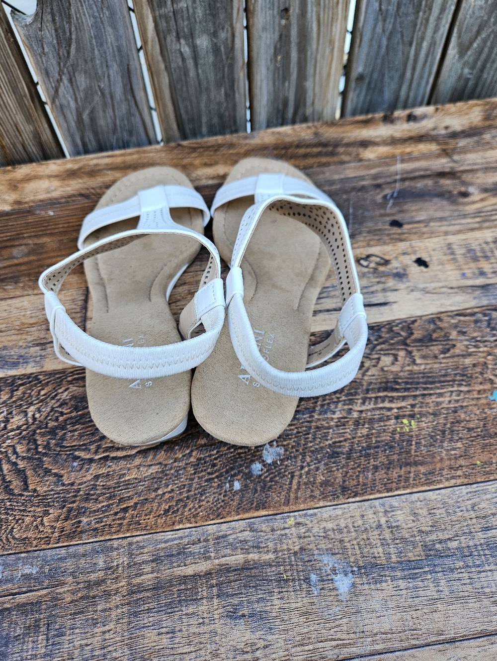 Women’s White Laser-Cut T-Strap Sandals Size 7M - Picture 7 of 16